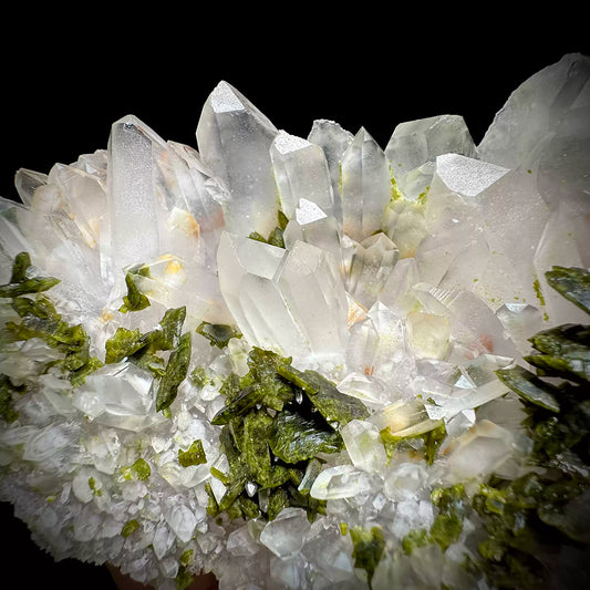 890g Natural Epidote Quartz Specimen for Collection and Display