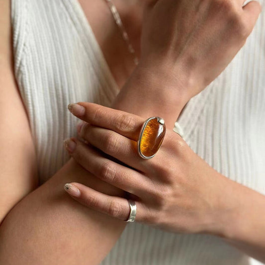 Lucky Aura Oval Honey Amber Side-Open Ring