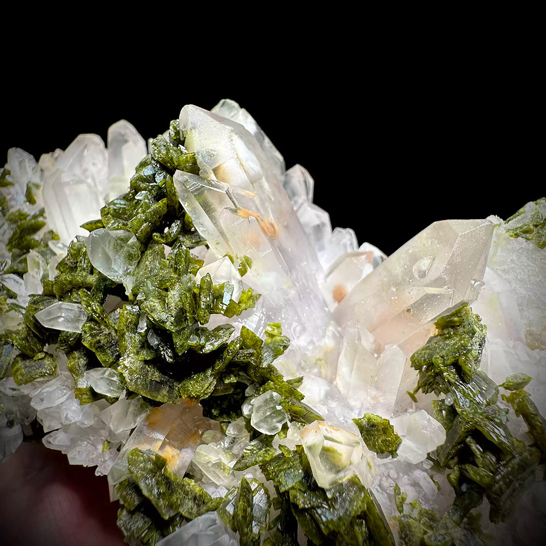 890g Natural Epidote Quartz Specimen for Collection and Display