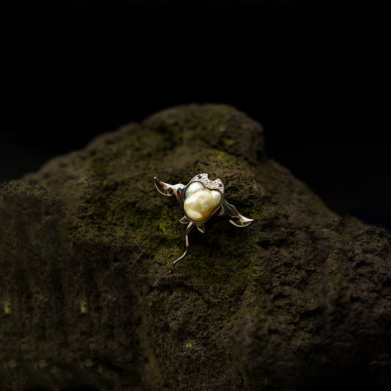 Natural Golden South Sea Pearls Hawaiian Manta Silver Brooch