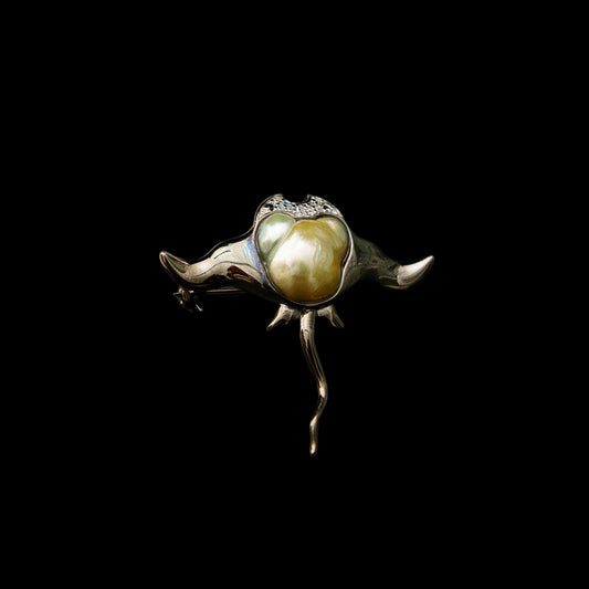 Natural Golden South Sea Pearls Hawaiian Manta Silver Brooch