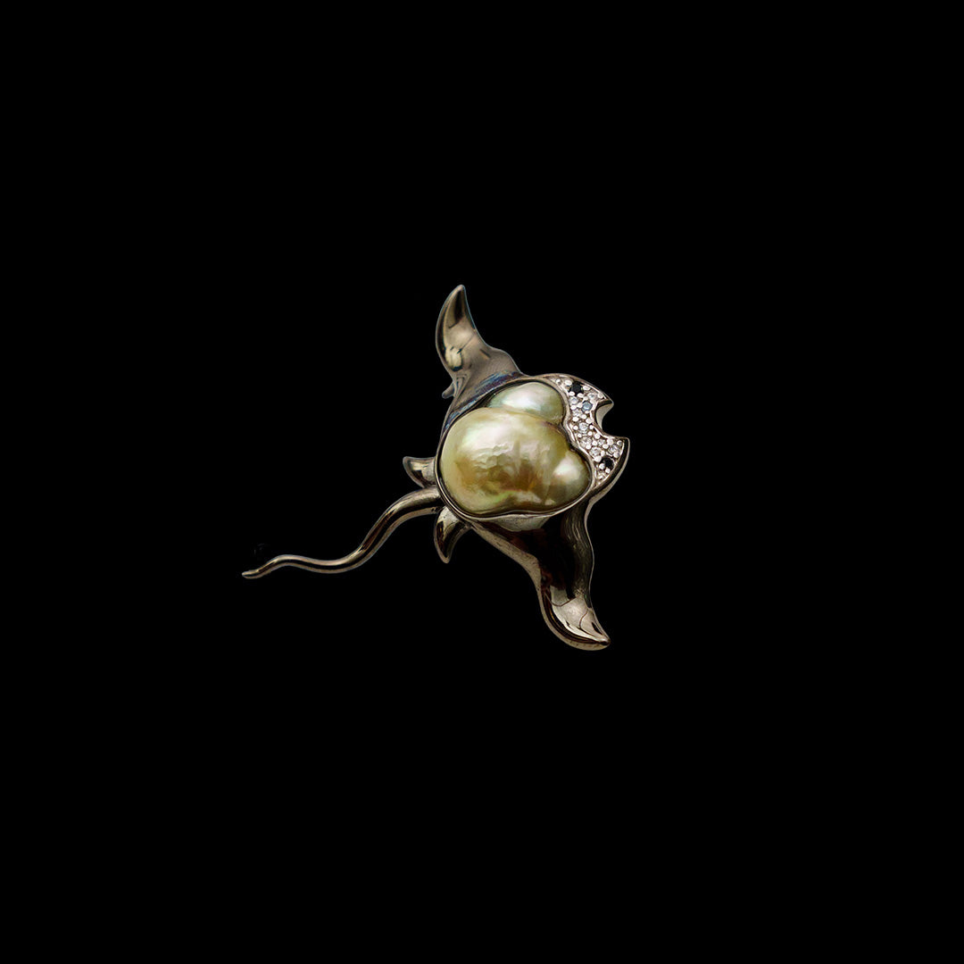Natural Golden South Sea Pearls Hawaiian Manta Silver Brooch