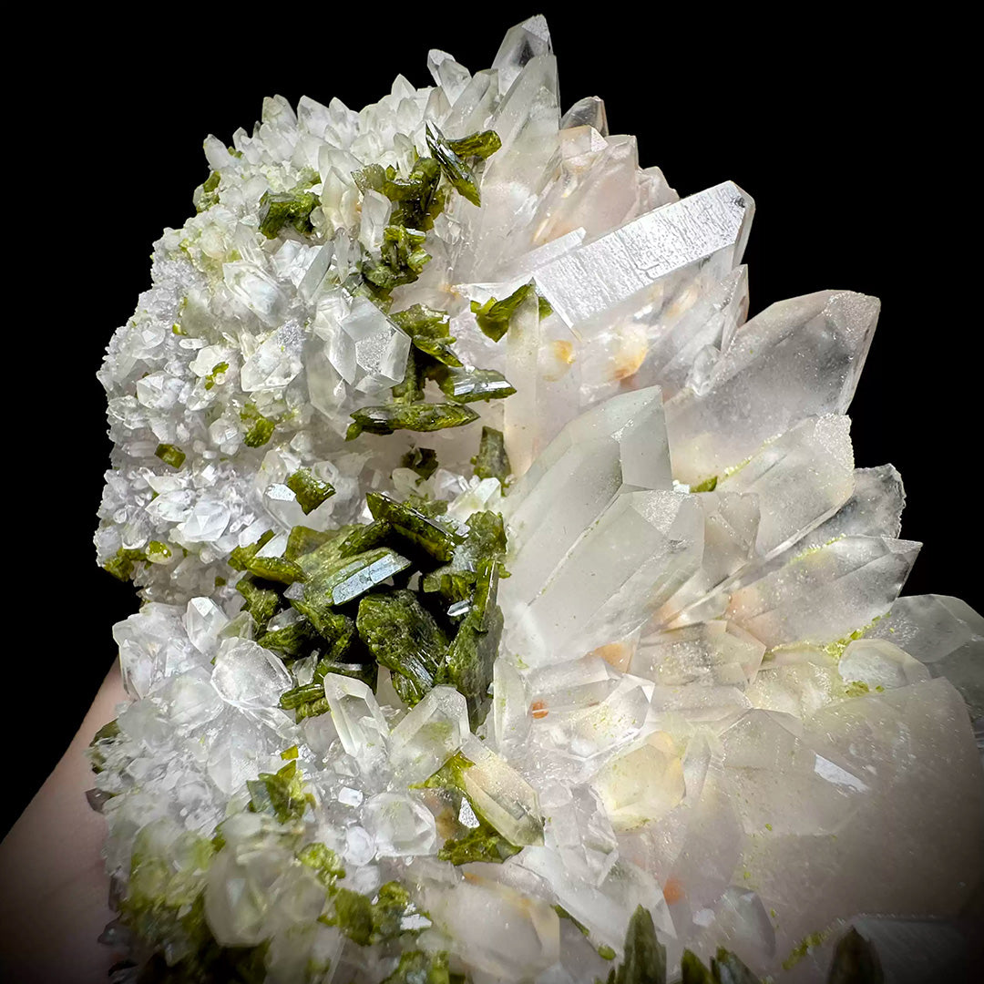 890g Natural Epidote Quartz Specimen for Collection and Display